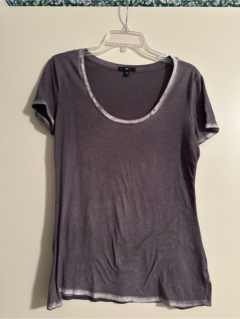 GAP Women's  Gray Scoop Neck Short Sleeve Tee